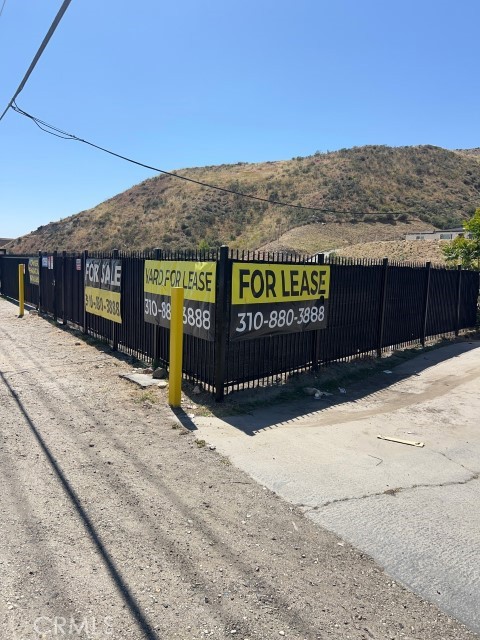 17559 Sierra Highway Property Photo 4