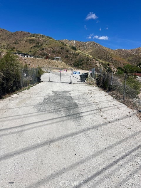 17559 Sierra Highway Property Photo 9