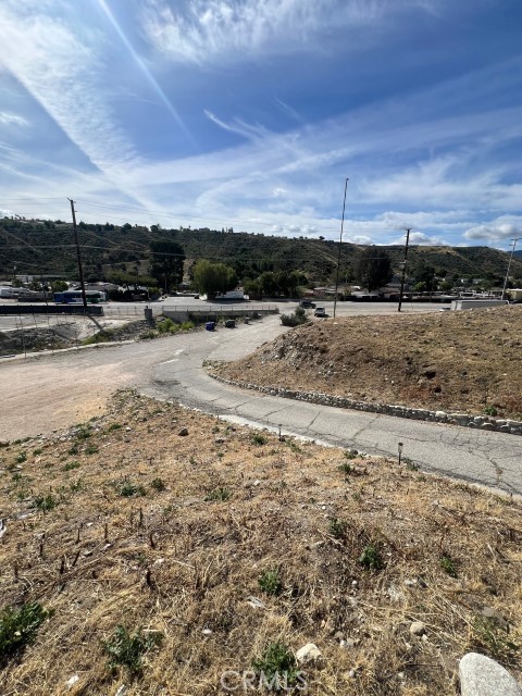 17559 Sierra Highway Property Photo 13