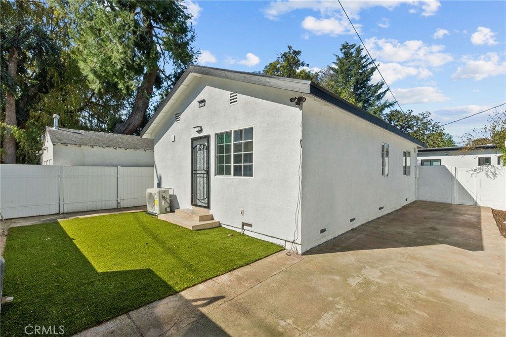 5732 Stansbury Avenue Property Photo 1