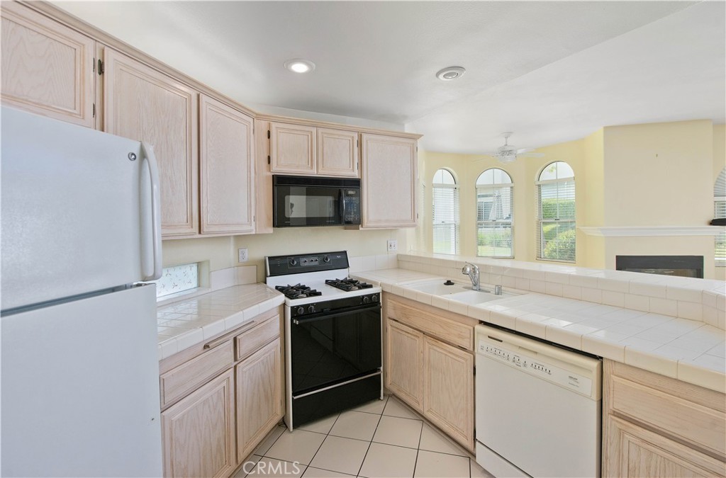 25554 Hemingway A Property Photo 8