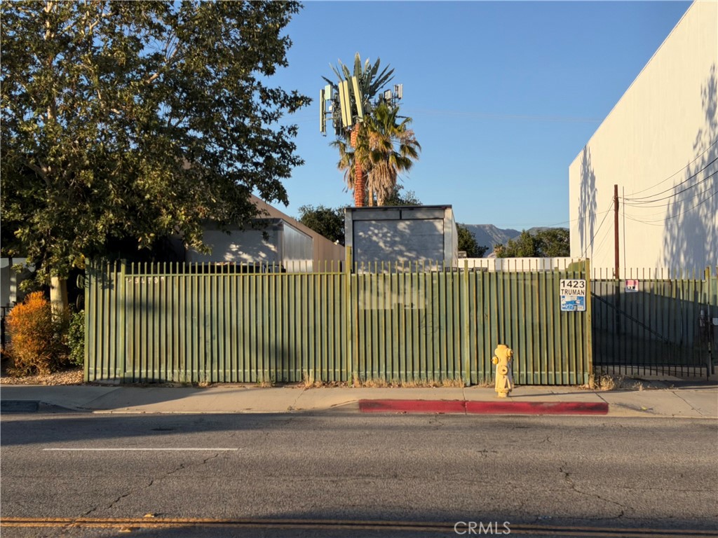 1423 Truman St Property Photo 2