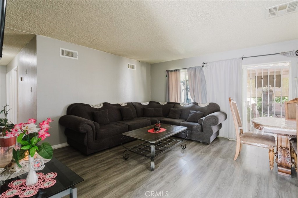 45437 Andale Avenue Property Photo 6