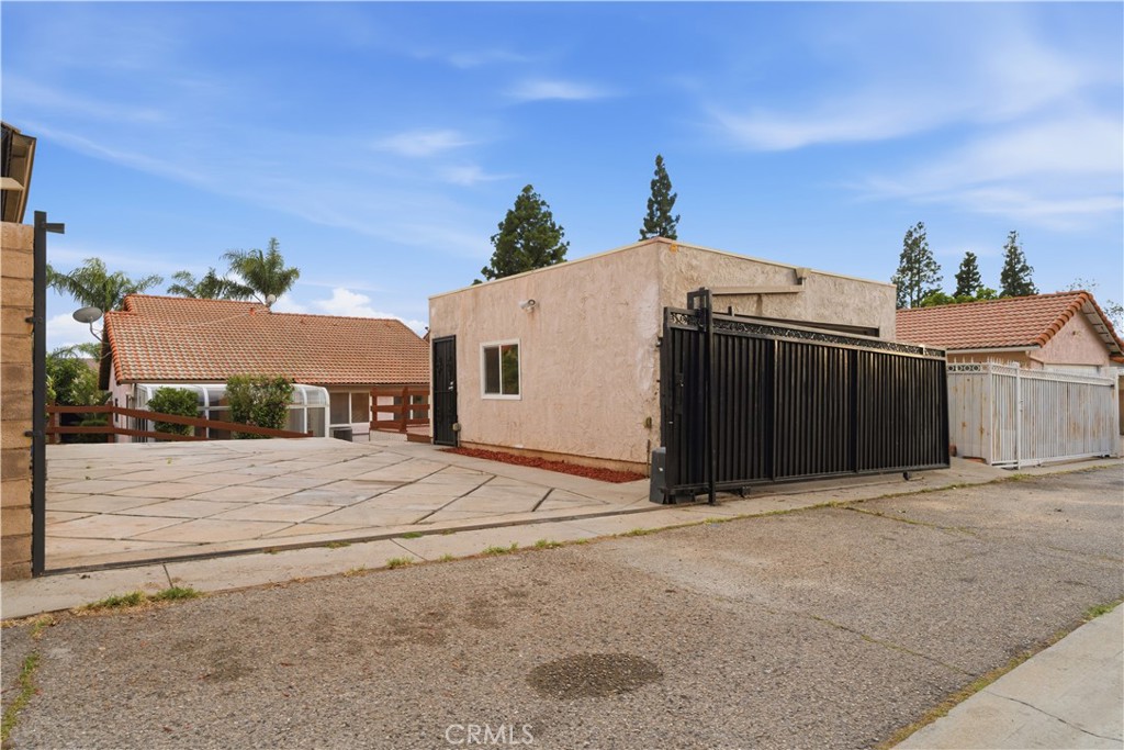 15863 Foothill Property Photo 6