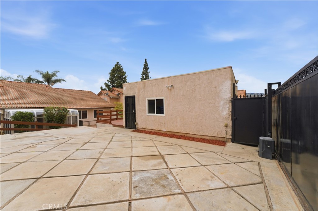 15863 Foothill Property Photo 7