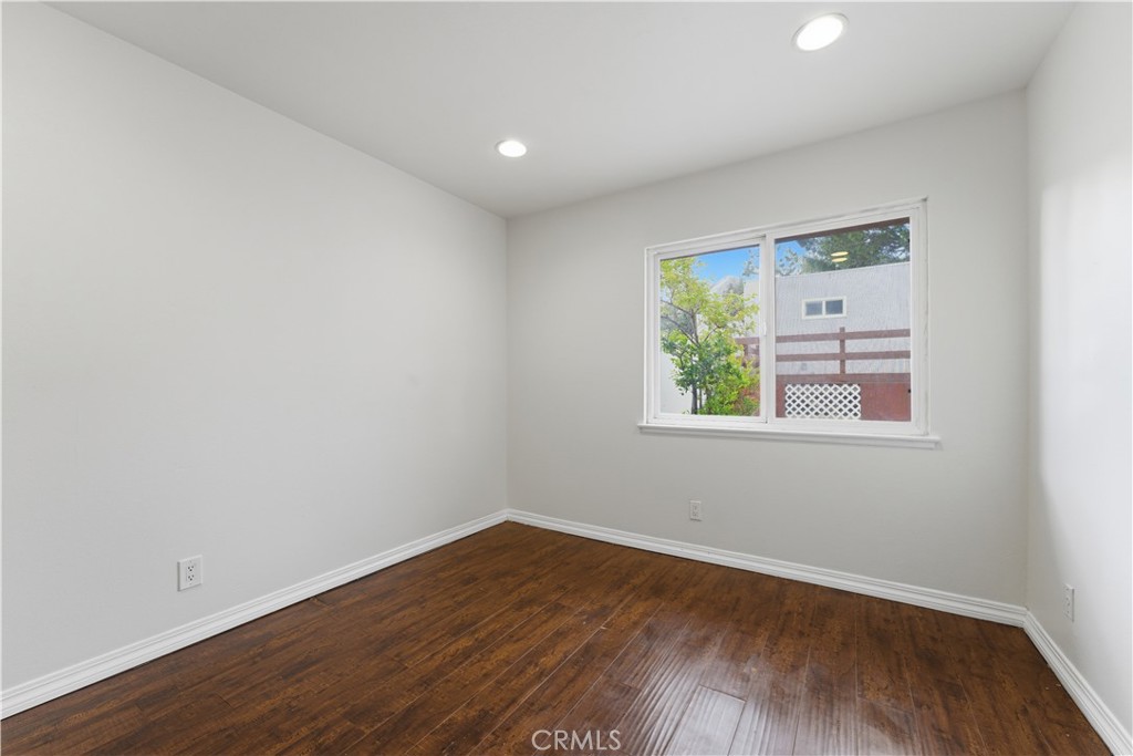 15863 Foothill Property Photo 26