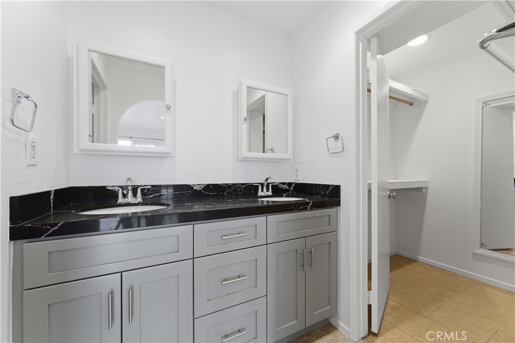 15863 Foothill Property Photo 32
