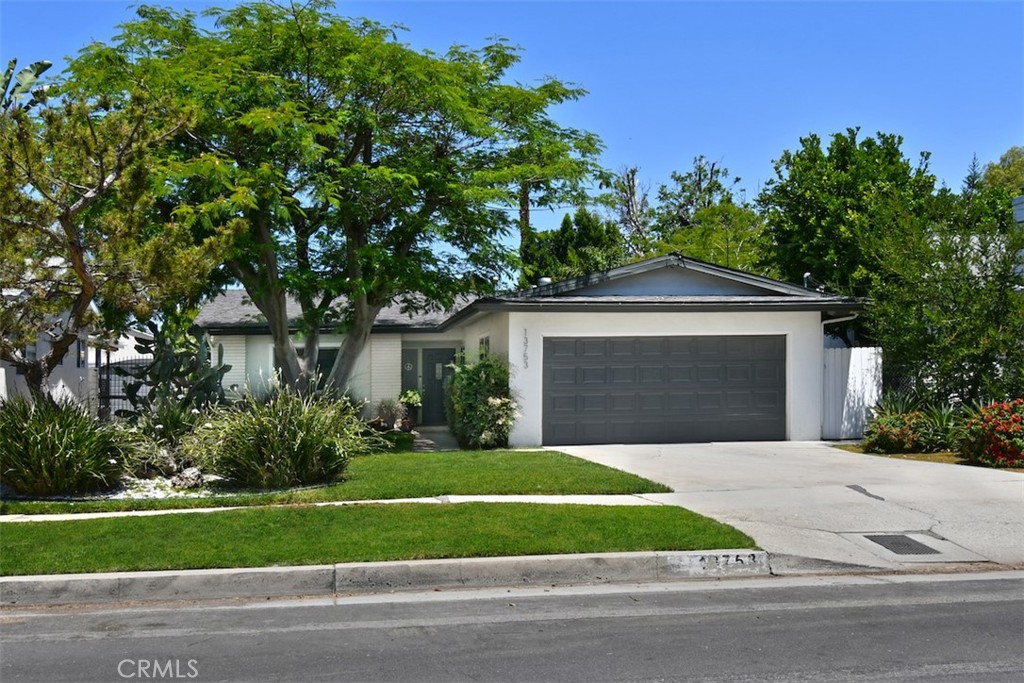 13753 Calvert Property Photo 1