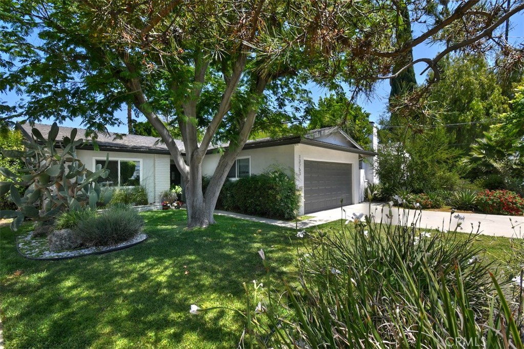 13753 Calvert Property Photo 3