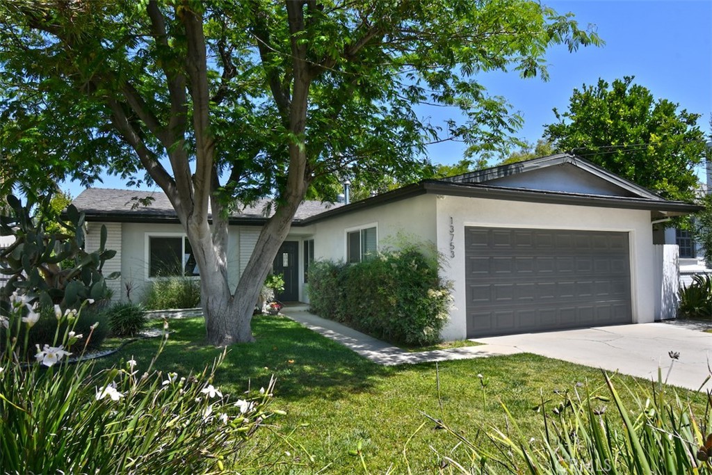 13753 Calvert Property Photo 4