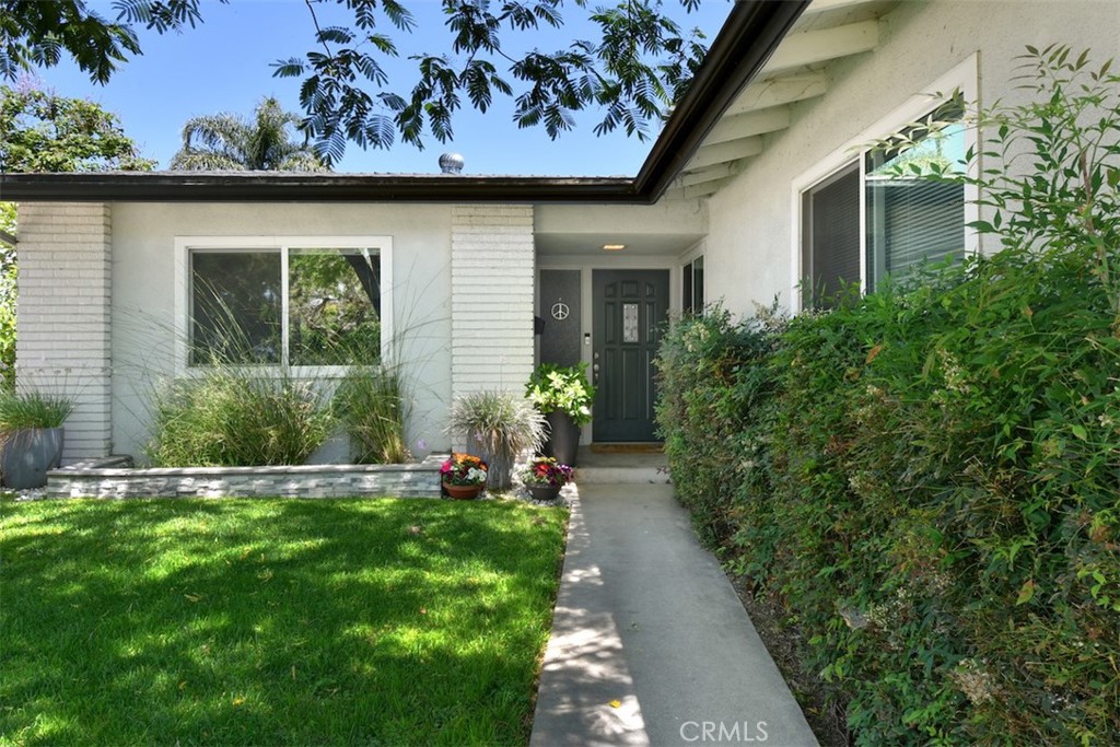 13753 Calvert Property Photo 6