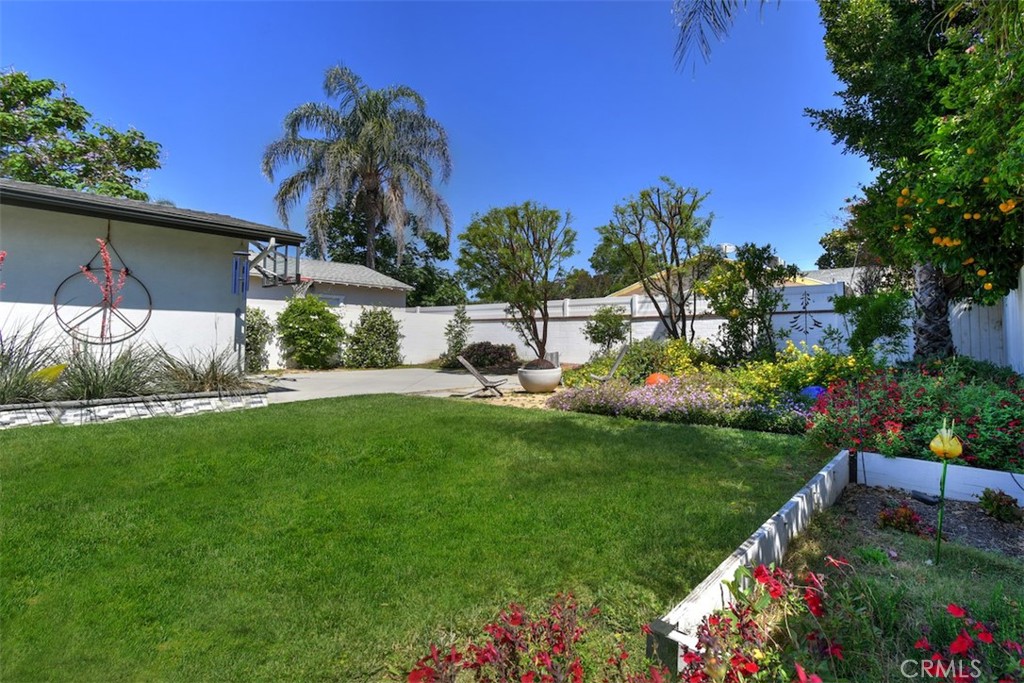 13753 Calvert Property Photo 45