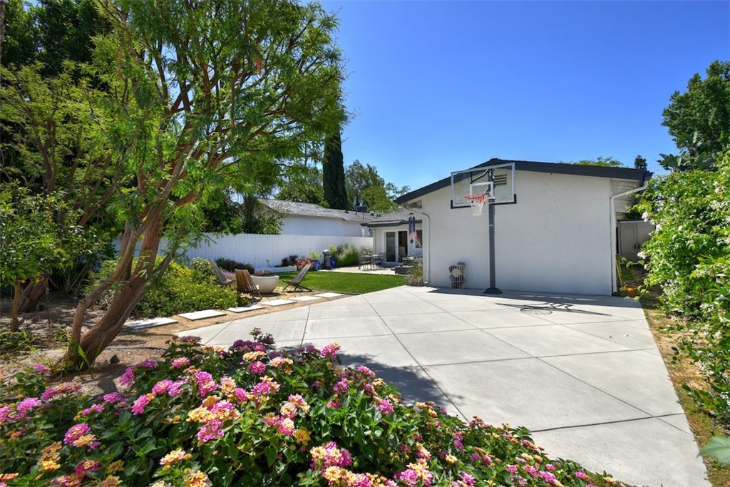 13753 Calvert Property Photo 49