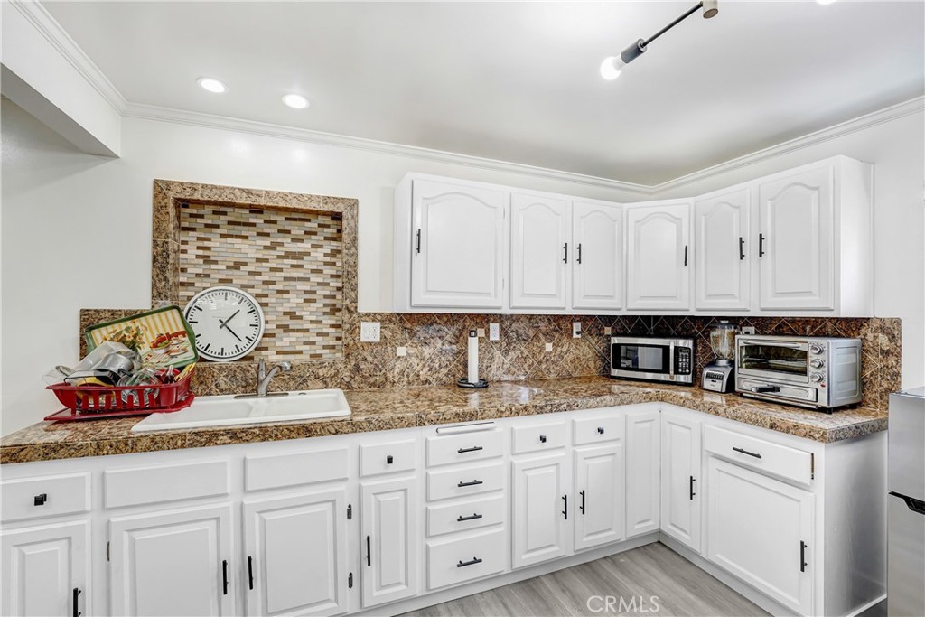 15720 Roxford Street Property Photo 10