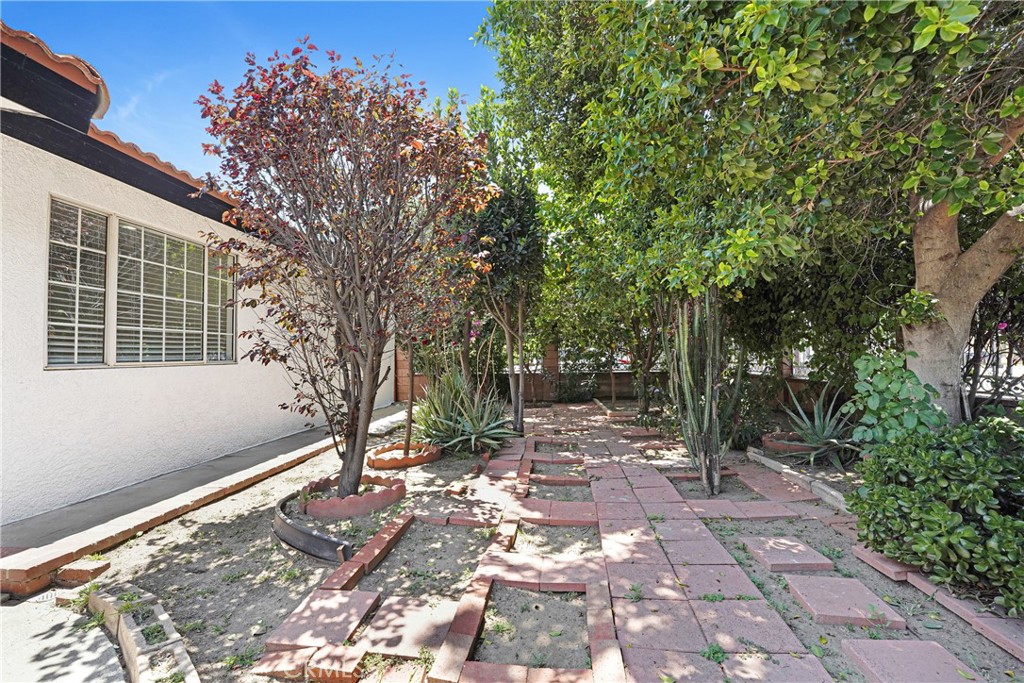 15720 Roxford Street Property Photo 25