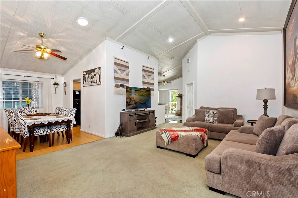 329 E Sherwood Boulevard Property Photo 4