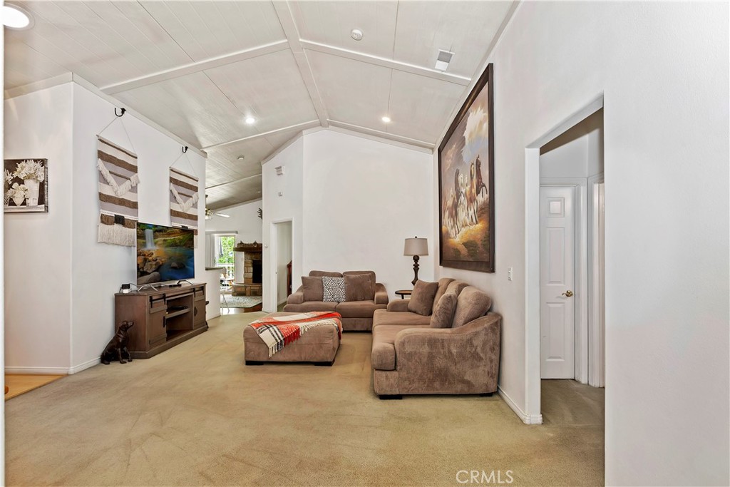 329 E Sherwood Boulevard Property Photo 5