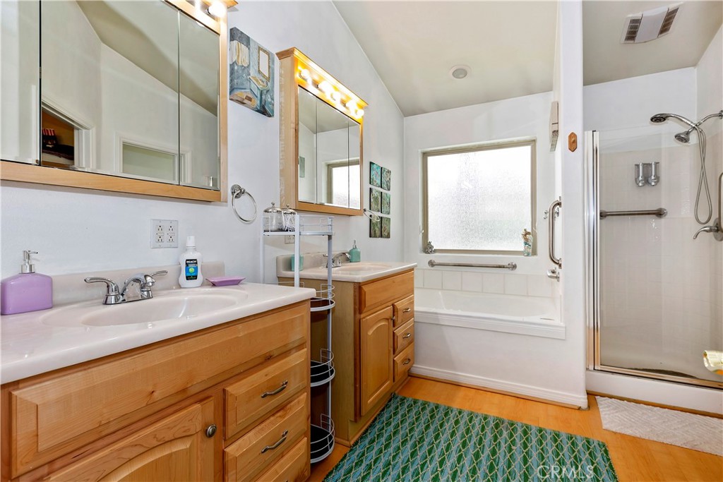 329 E Sherwood Boulevard Property Photo 17