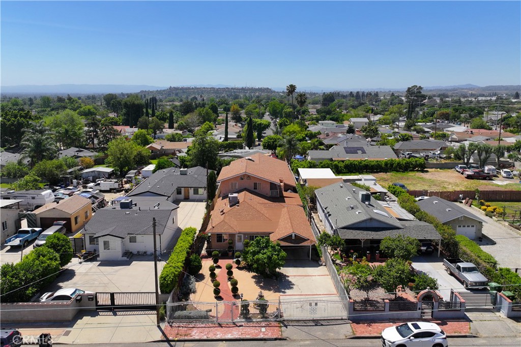 13007 Glenoaks Boulevard Property Photo 1