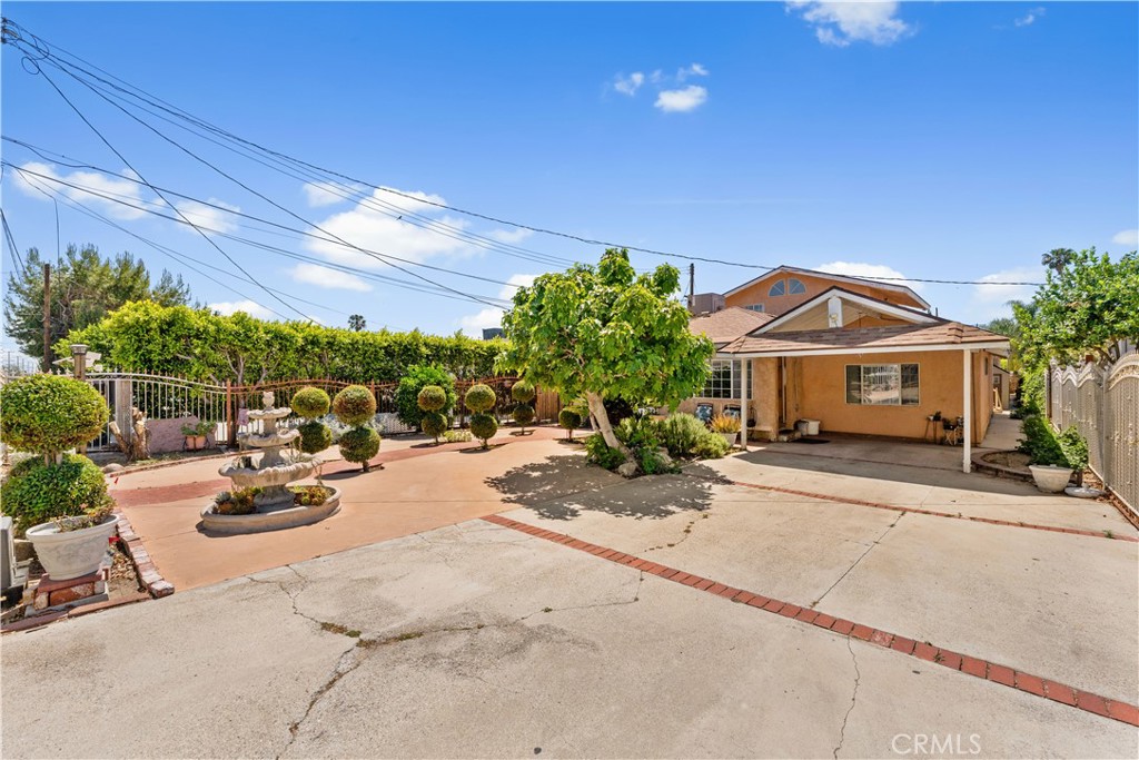 13007 Glenoaks Boulevard Property Photo 3