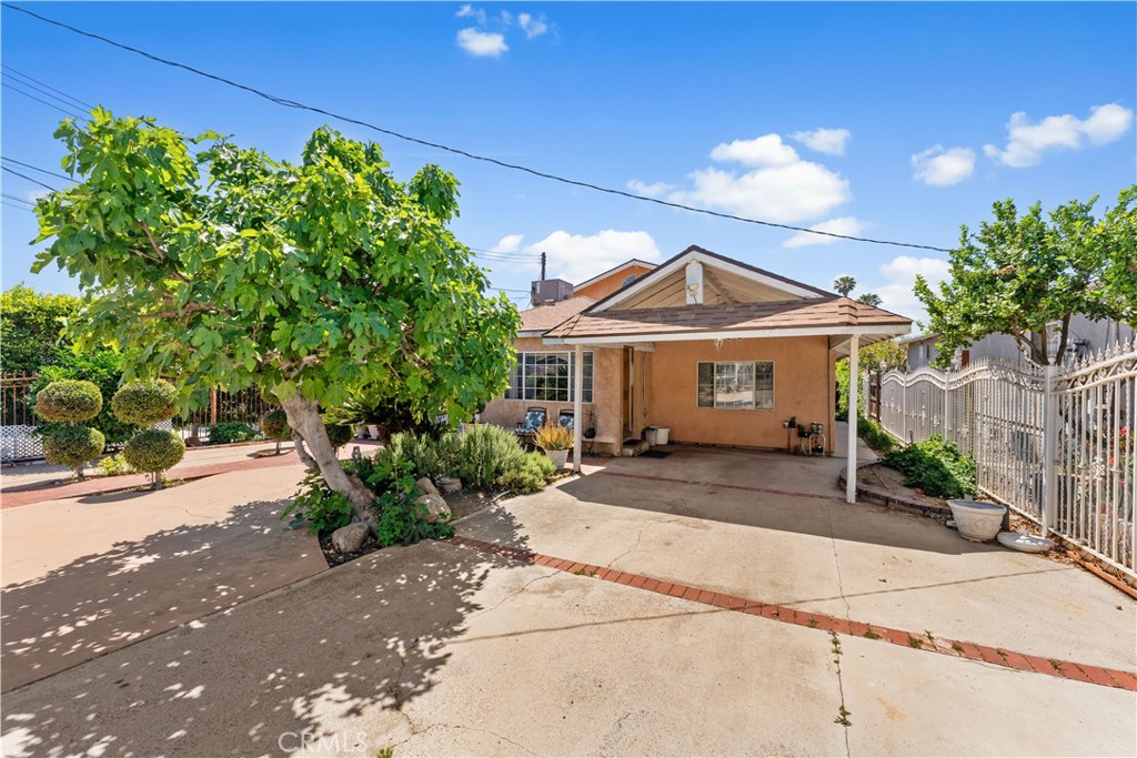 13007 Glenoaks Boulevard Property Photo 4