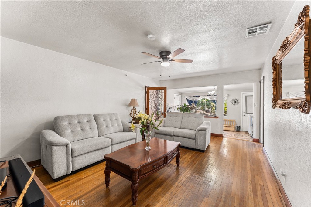 13007 Glenoaks Boulevard Property Photo 14