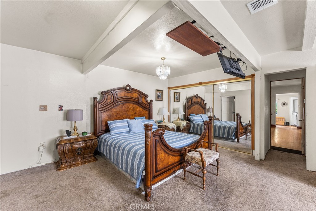 13007 Glenoaks Boulevard Property Photo 16