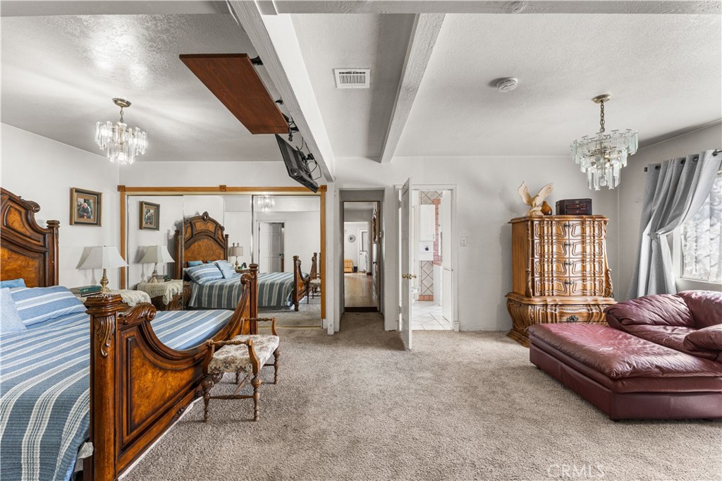13007 Glenoaks Boulevard Property Photo 19
