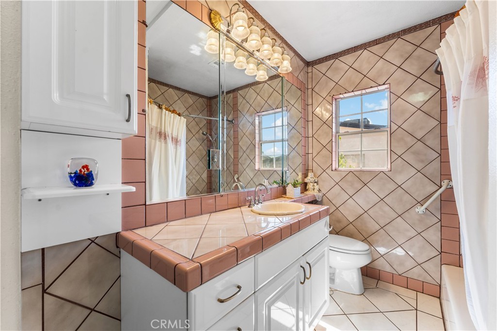 13007 Glenoaks Boulevard Property Photo 22