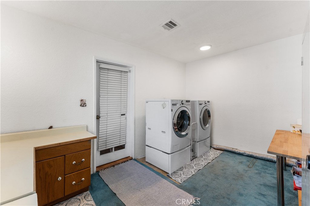 13007 Glenoaks Boulevard Property Photo 31