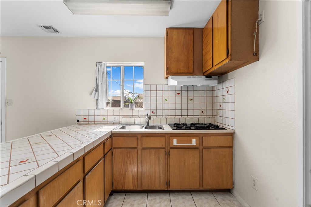 13007 Glenoaks Boulevard Property Photo 38