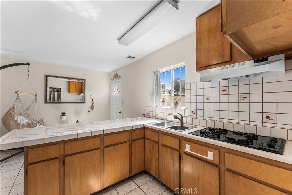 13007 Glenoaks Boulevard Property Photo 39