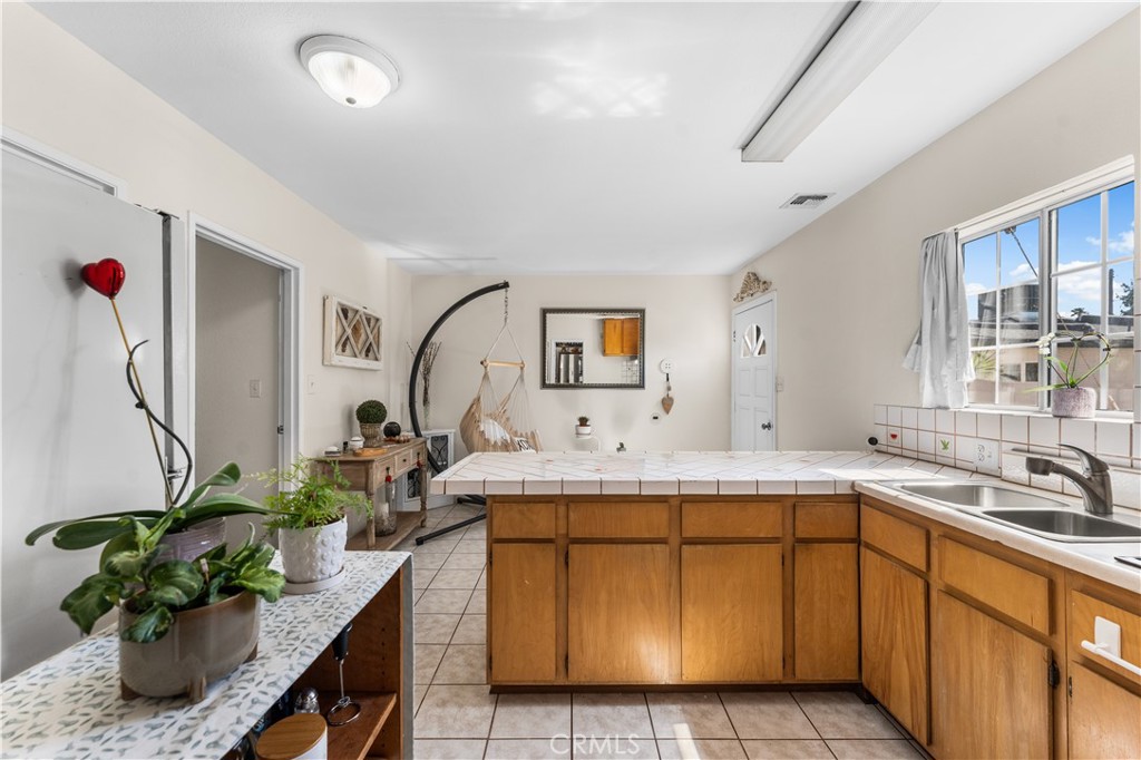 13007 Glenoaks Boulevard Property Photo 40