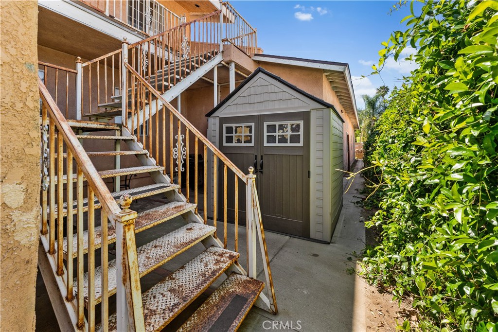 13007 Glenoaks Boulevard Property Photo 47