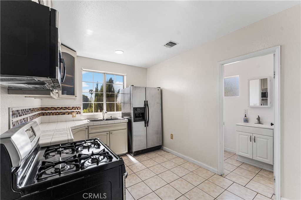 13007 Glenoaks Boulevard Property Photo 48