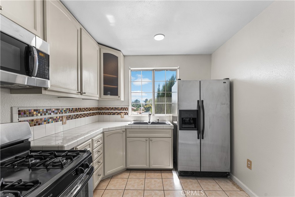 13007 Glenoaks Boulevard Property Photo 49