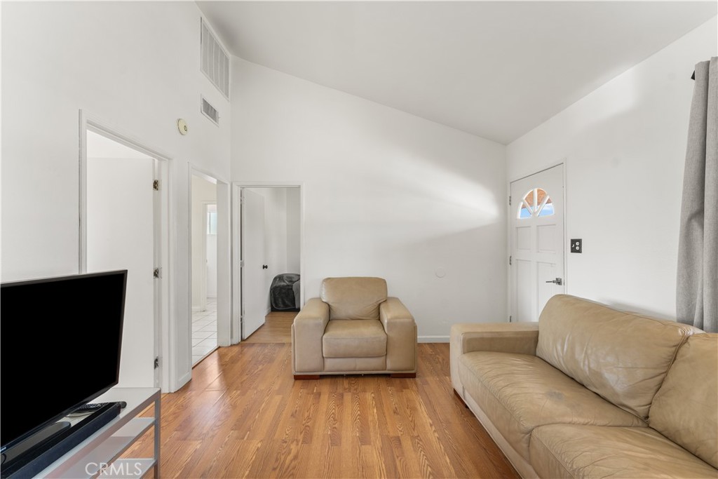 13007 Glenoaks Boulevard Property Photo 53