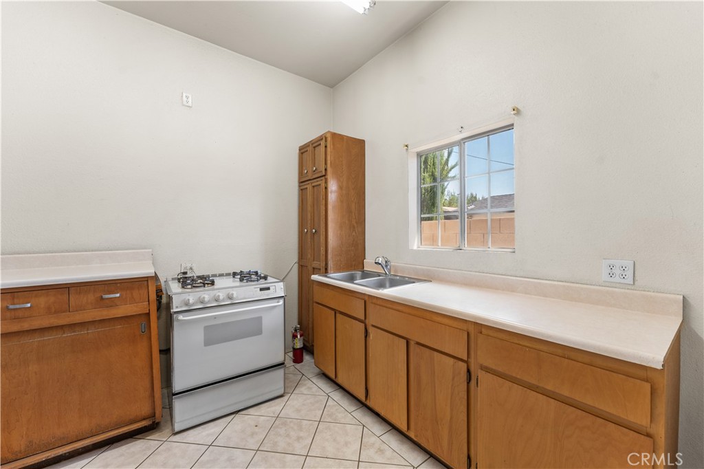 13007 Glenoaks Boulevard Property Photo 67
