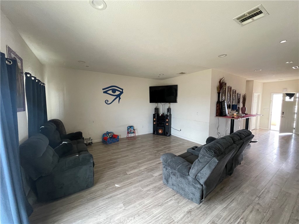 7800 Bay Avenue Property Photo 5