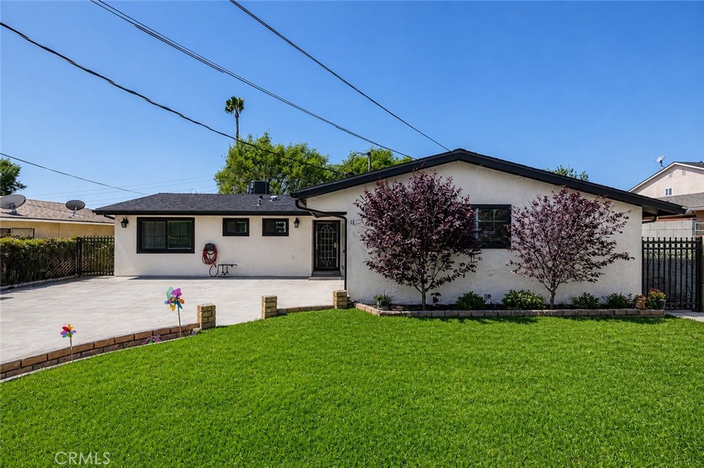 11625 GLADSTONE AVENUE Property Photo 1