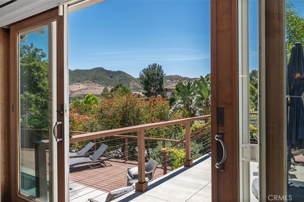 5551 Rainbow Crest Property Photo 2