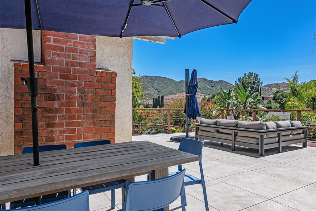 5551 Rainbow Crest Property Photo 4