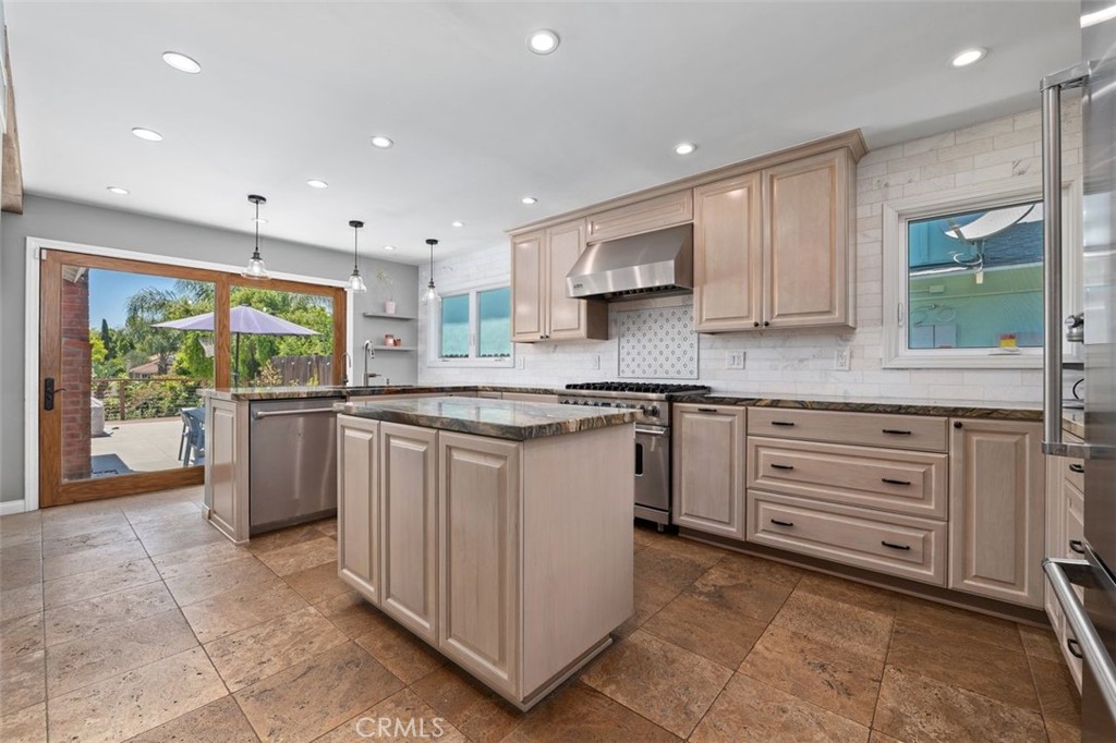 5551 Rainbow Crest Property Photo 13