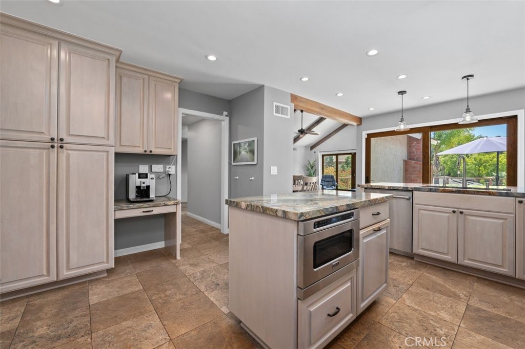 5551 Rainbow Crest Property Photo 15