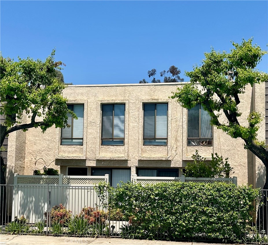15031 Chatsworth 22 Property Photo 1