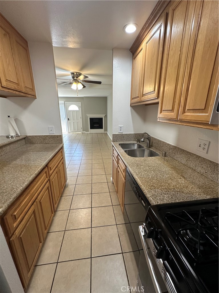 15031 Chatsworth 22 Property Photo 7