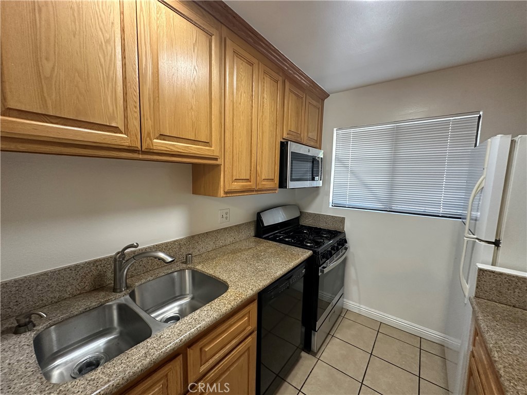 15031 Chatsworth 22 Property Photo 8