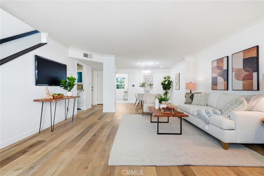 7304 Balboa C Property Photo 3