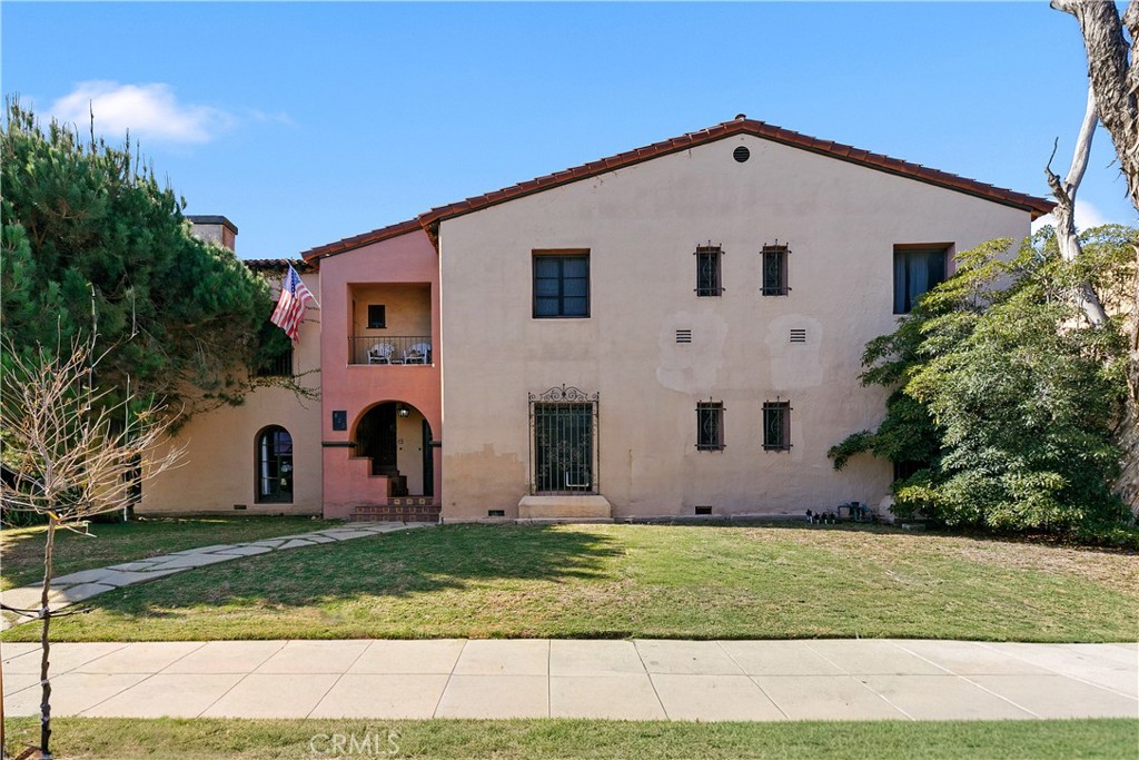819 S Curson Avenue Property Photo 1