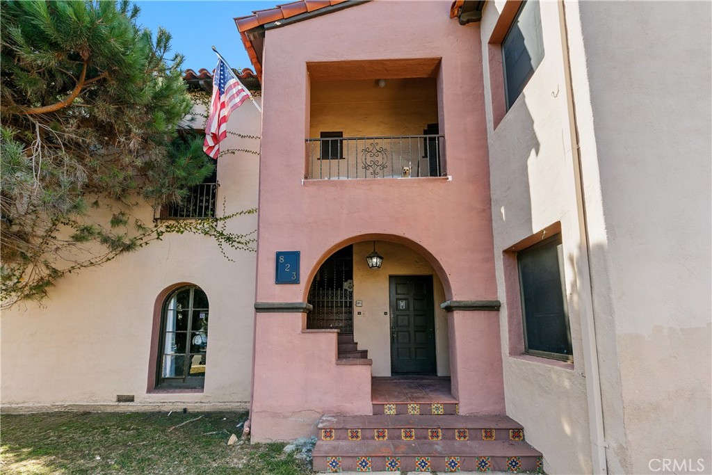 819 S Curson Avenue Property Photo 2